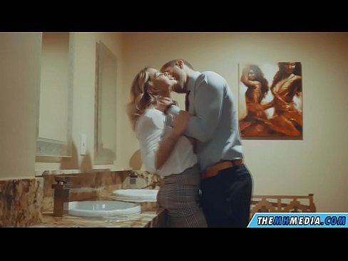 ❤️ Ko vas prsata blondinka zapelje na javnem stranišču ❤️❌ Domače porniče pri nas ❌️
